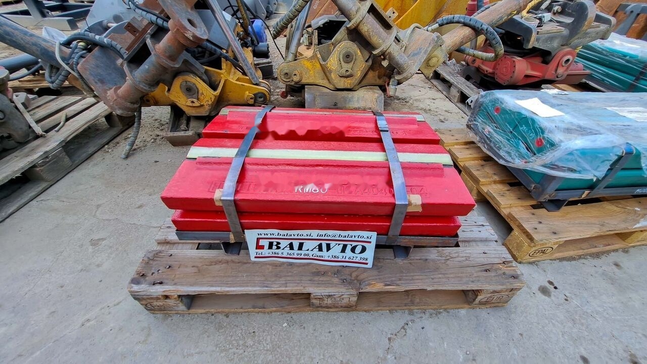 Blow bar Rubble Master RM80 for crusher - Alkatrész - Törőgép: 3 kép. Blow bar Rubble Master RM80 for crusher - Alkatrész - Törőgép: 3 kép.