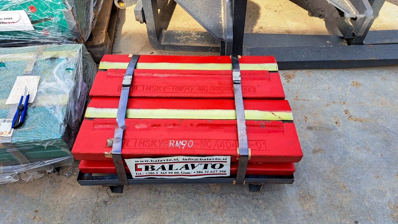 Blow bar Rubble Master RM90 for crusher - Alkatrész - Törőgép: 2 kép. Blow bar Rubble Master RM90 for crusher - Alkatrész - Törőgép: 2 kép.