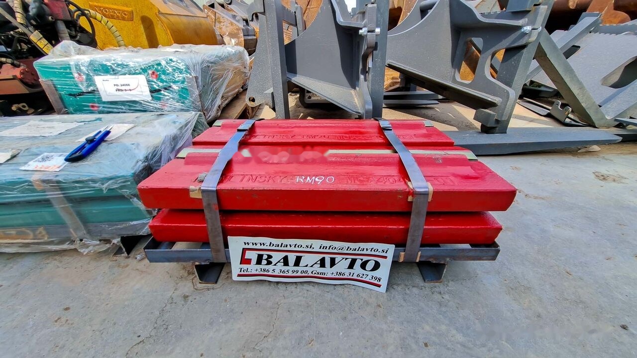Blow bar Rubble Master RM90 for crusher - Alkatrész - Törőgép: 3 kép. Blow bar Rubble Master RM90 for crusher - Alkatrész - Törőgép: 3 kép.