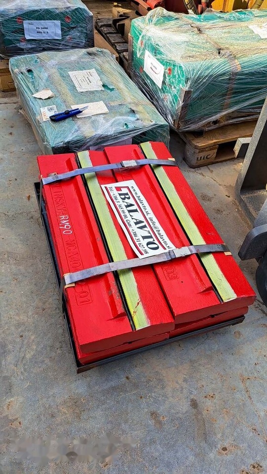 Blow bar Rubble Master RM90 for crusher - Alkatrész - Törőgép: 4 kép. Blow bar Rubble Master RM90 for crusher - Alkatrész - Törőgép: 4 kép.