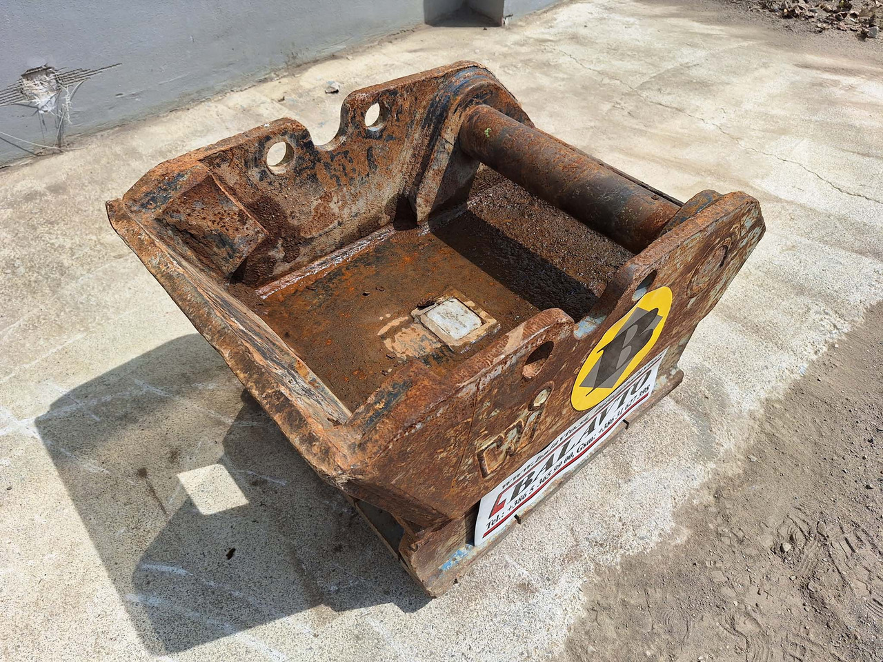 Attachment plate - Gyorscsatlakozó - Építőipari gépek: 2 kép. Attachment plate - Gyorscsatlakozó - Építőipari gépek: 2 kép.