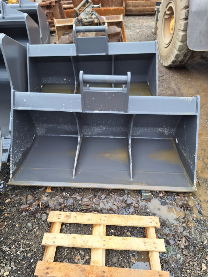 BALAVTO Slope bucket 1600 mm Volvo S60 - Kanál: 1 kép. BALAVTO Slope bucket 1600 mm Volvo S60 - Kanál: 1 kép.