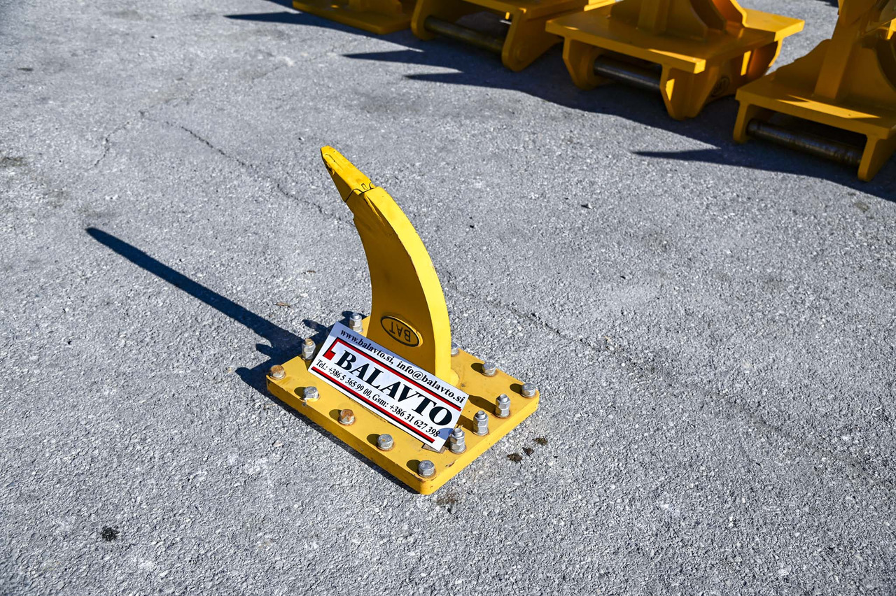 BAT BR02 - Lazító - Kotrógép: 2 kép. BAT BR02 - Lazító - Kotrógép: 2 kép.