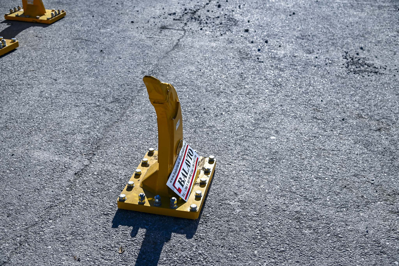 BAT BR04 - Lazító - Kotrógép: 5 kép. BAT BR04 - Lazító - Kotrógép: 5 kép.