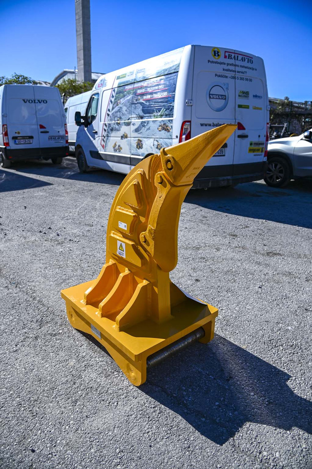 BAT BR10 - Lazító - Kotrógép: 2 kép. BAT BR10 - Lazító - Kotrógép: 2 kép.