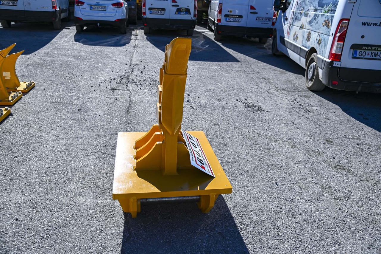 BAT BR10 - Lazító - Kotrógép: 4 kép. BAT BR10 - Lazító - Kotrógép: 4 kép.