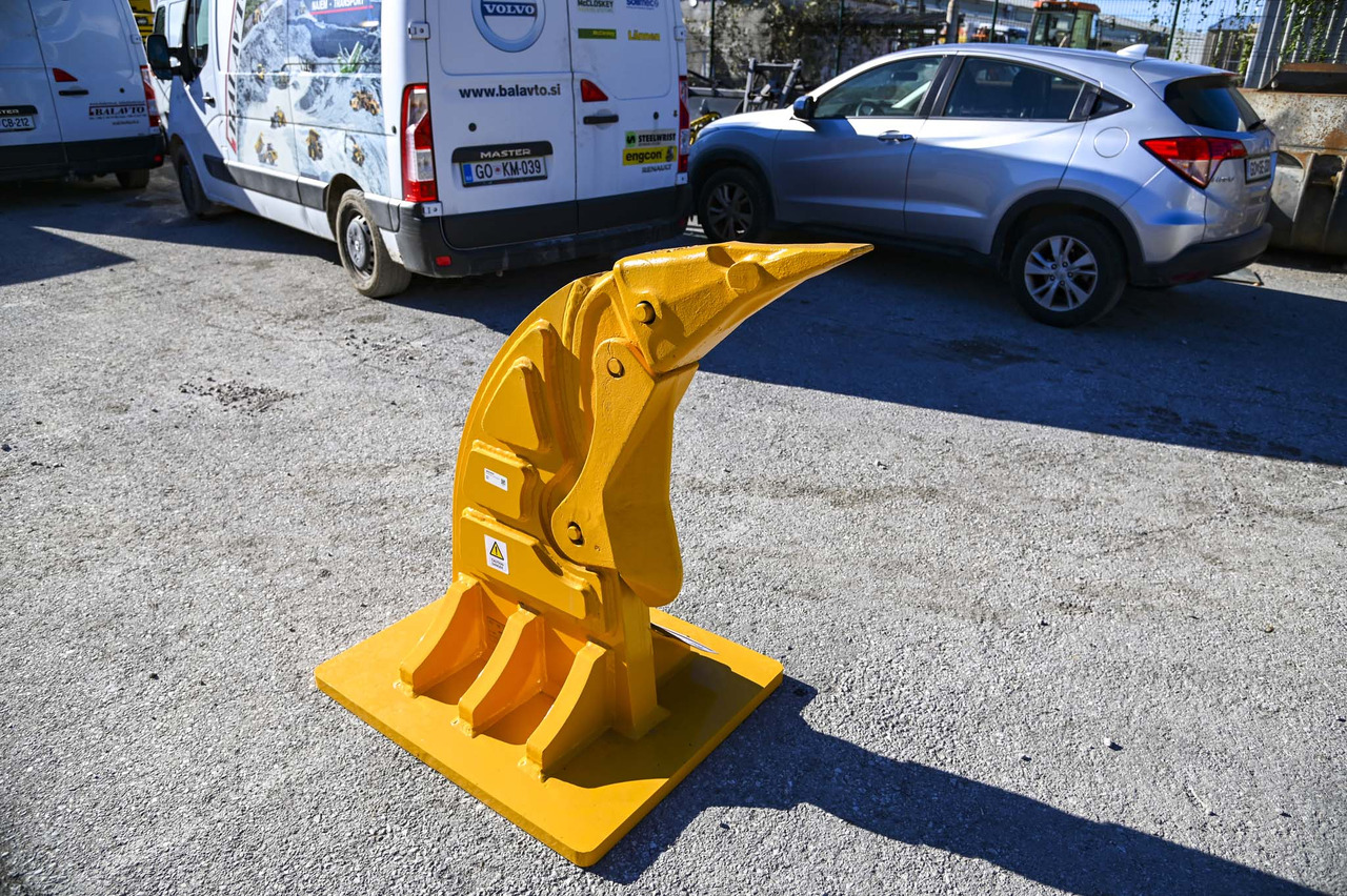 BAT BR17 - Lazító - Kotrógép: 3 kép. BAT BR17 - Lazító - Kotrógép: 3 kép.