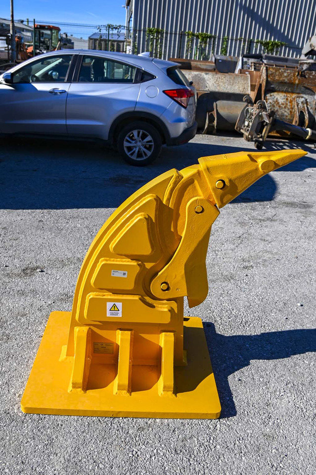 BAT BR17 - Lazító - Kotrógép: 2 kép. BAT BR17 - Lazító - Kotrógép: 2 kép.