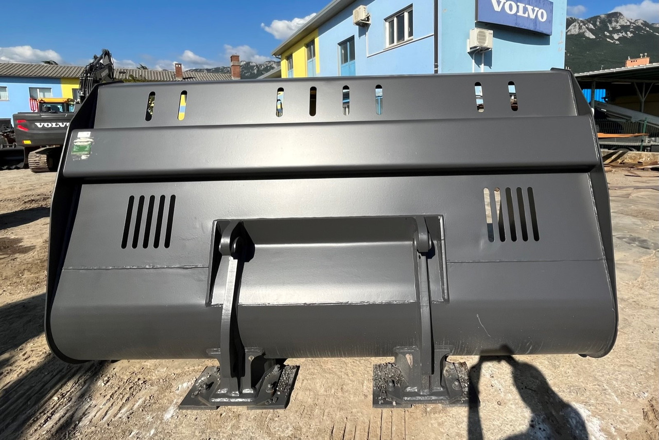 Balavto Loader bucket 3000 mm - Rakodókanál: 4 kép. Balavto Loader bucket 3000 mm - Rakodókanál: 4 kép.
