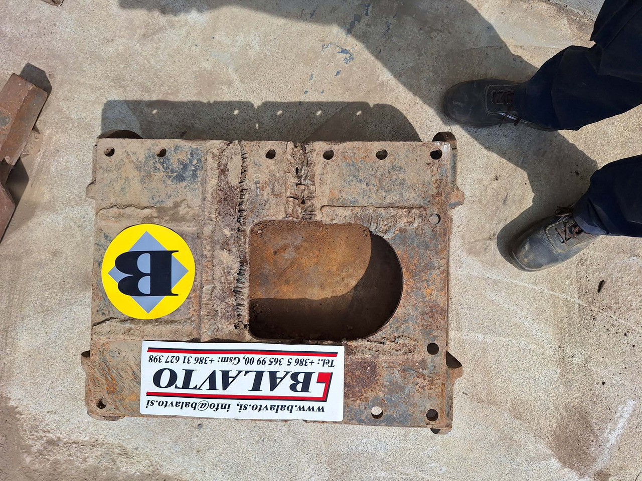 Gyorscsatlakozó - Építőipari gépek Balavto attachment plate B1: 9 kép.