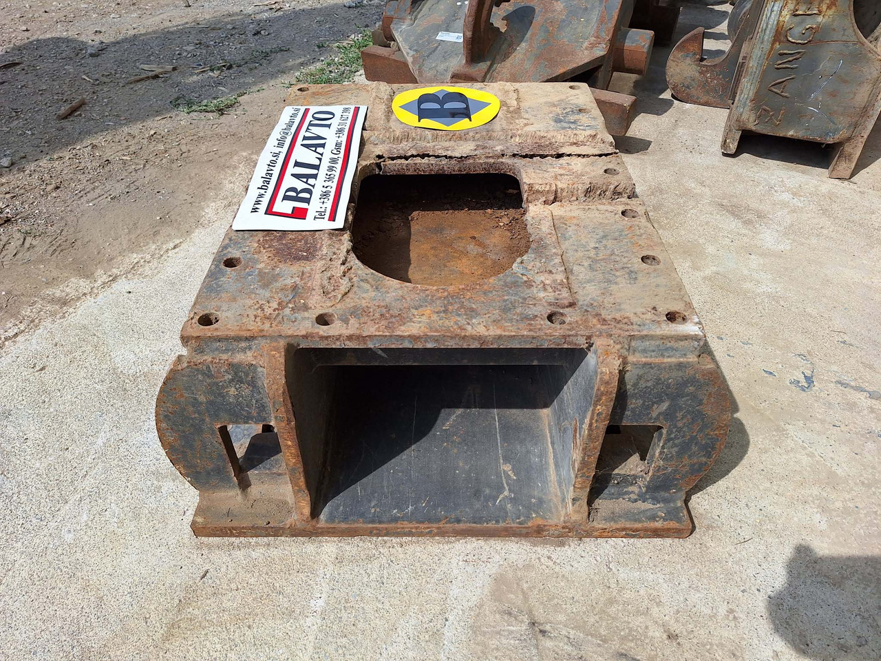 Gyorscsatlakozó - Építőipari gépek Balavto attachment plate B1: 6 kép.