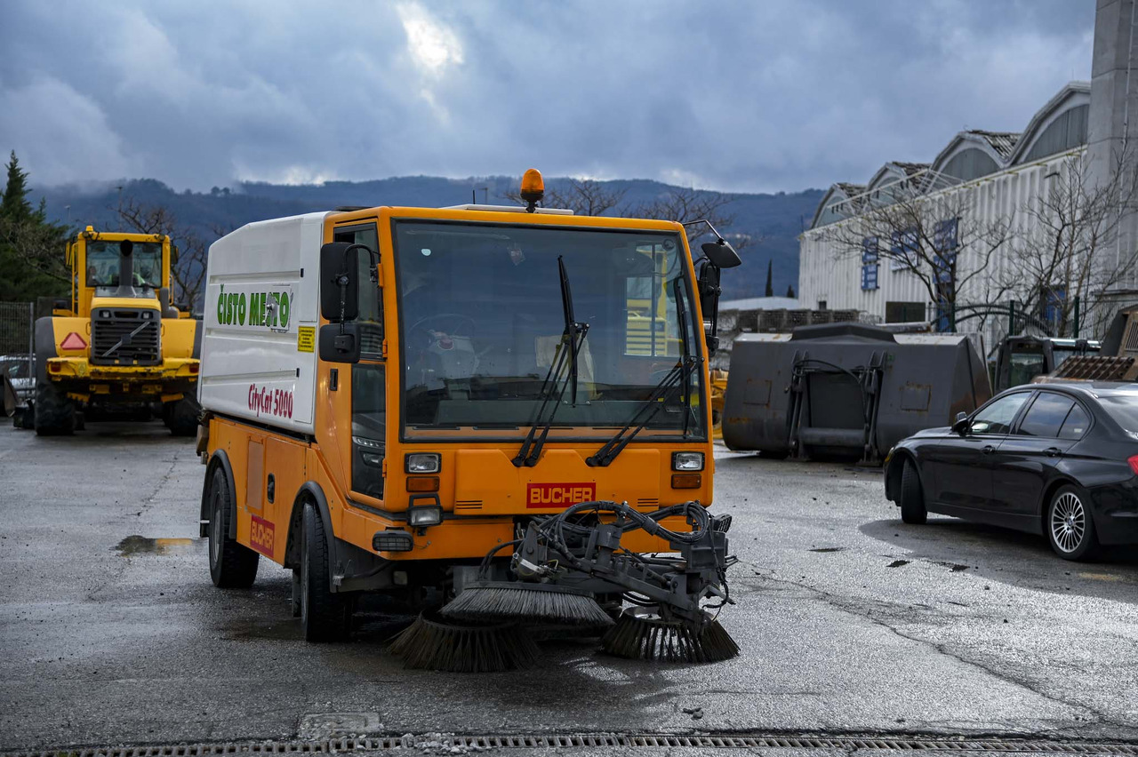 Bucher Schorling CC 5000 City Cat - Utcaseprő gép: 1 kép. Bucher Schorling CC 5000 City Cat - Utcaseprő gép: 1 kép.