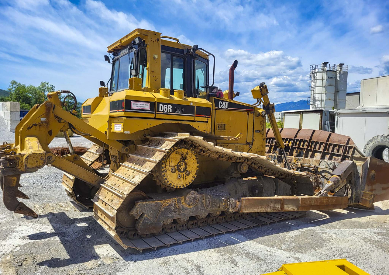 CATERPILLAR D6R - Buldózer: 4 kép. CATERPILLAR D6R - Buldózer: 4 kép.
