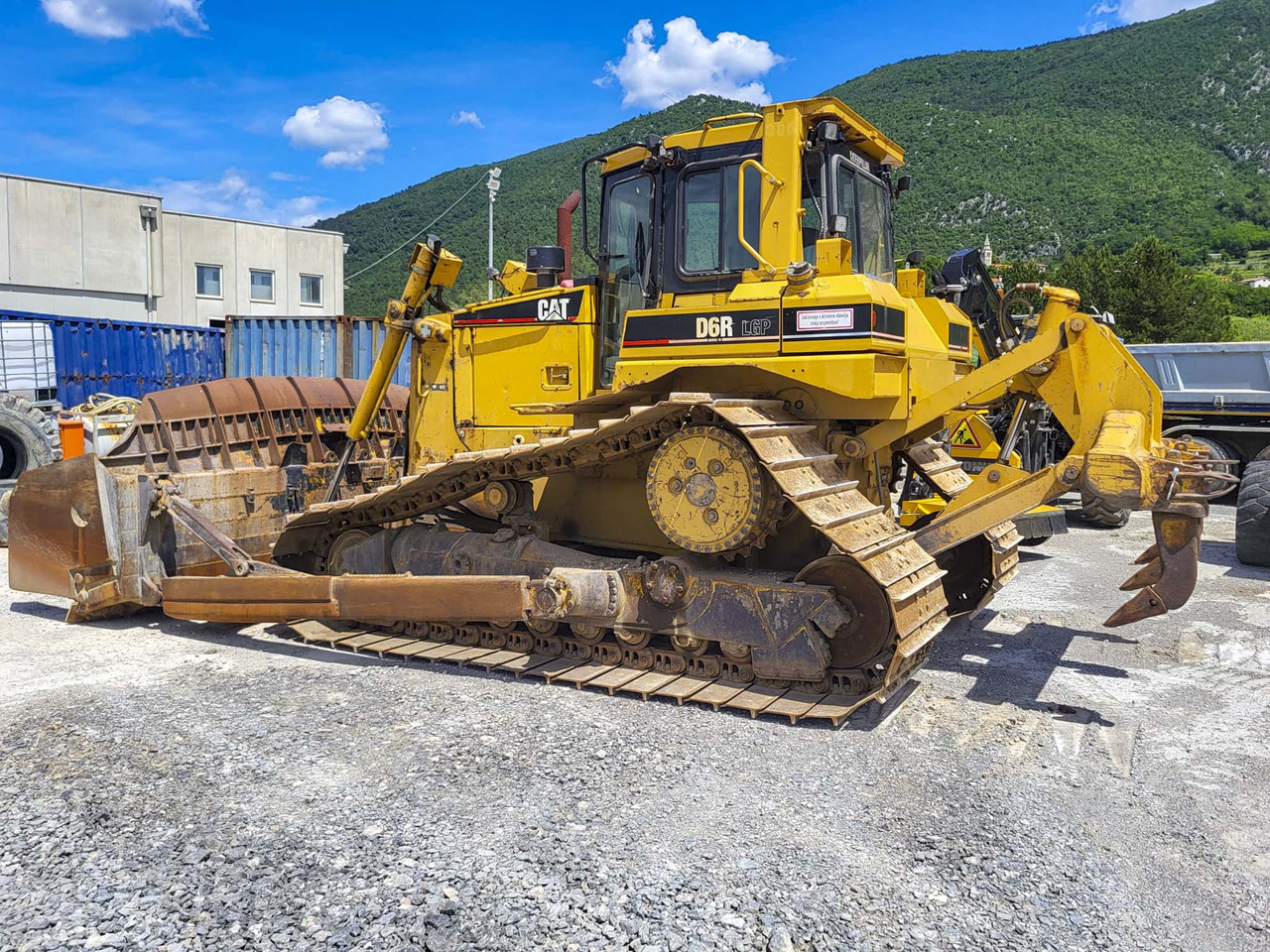 CATERPILLAR D6R - Buldózer: 3 kép. CATERPILLAR D6R - Buldózer: 3 kép.