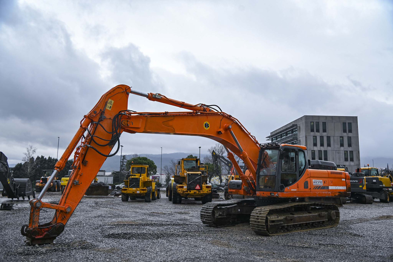 DOOSAN DX340LC - Lánctalpas kotró: 2 kép. DOOSAN DX340LC - Lánctalpas kotró: 2 kép.