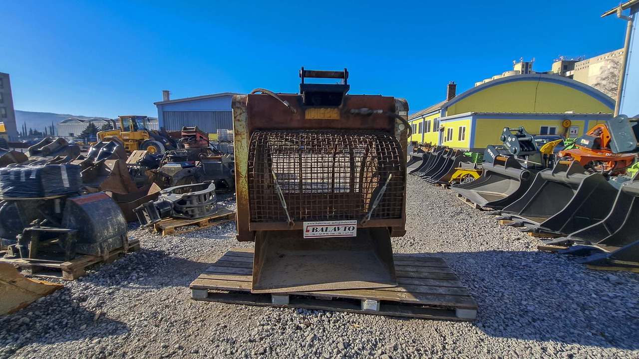 Flip Screen screening bucket E50 1200 mm S60 for 12-18 ton excavators - Kőválogató kanál - Kotrógép: 1 kép. Flip Screen screening bucket E50 1200 mm S60 for 12-18 ton excavators - Kőválogató kanál - Kotrógép: 1 kép.