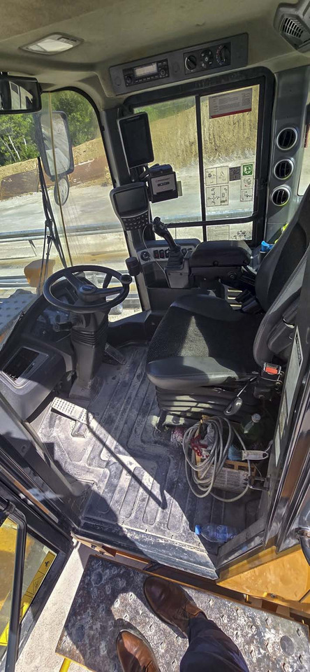 Gumikerekes homlokrakodó HYUNDAI HL970: 13 kép.