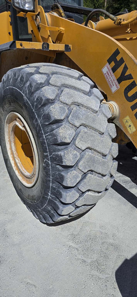 Gumikerekes homlokrakodó HYUNDAI HL970: 8 kép.