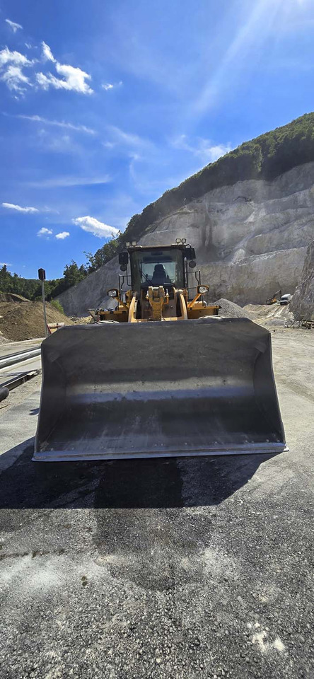 HYUNDAI HL970 - Gumikerekes homlokrakodó: 4 kép. HYUNDAI HL970 - Gumikerekes homlokrakodó: 4 kép.