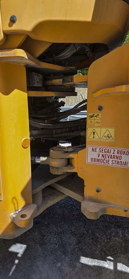 Gumikerekes homlokrakodó HYUNDAI HL970: 9 kép.