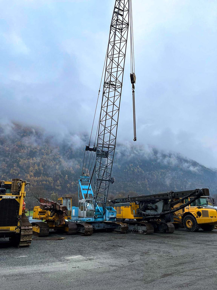 Hitachi KH 180-2 - Lánctalpas daru: 3 kép. Hitachi KH 180-2 - Lánctalpas daru: 3 kép.