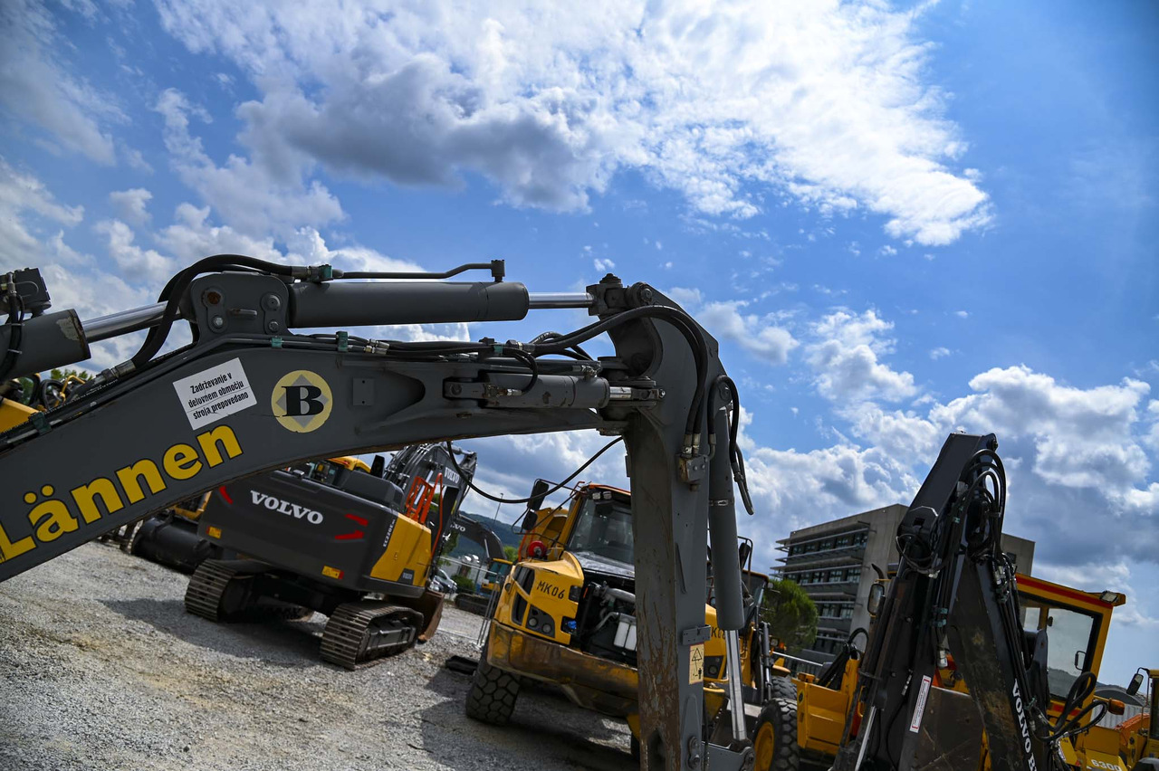 Lännen 8600E lízing Lännen 8600E: 50 kép.