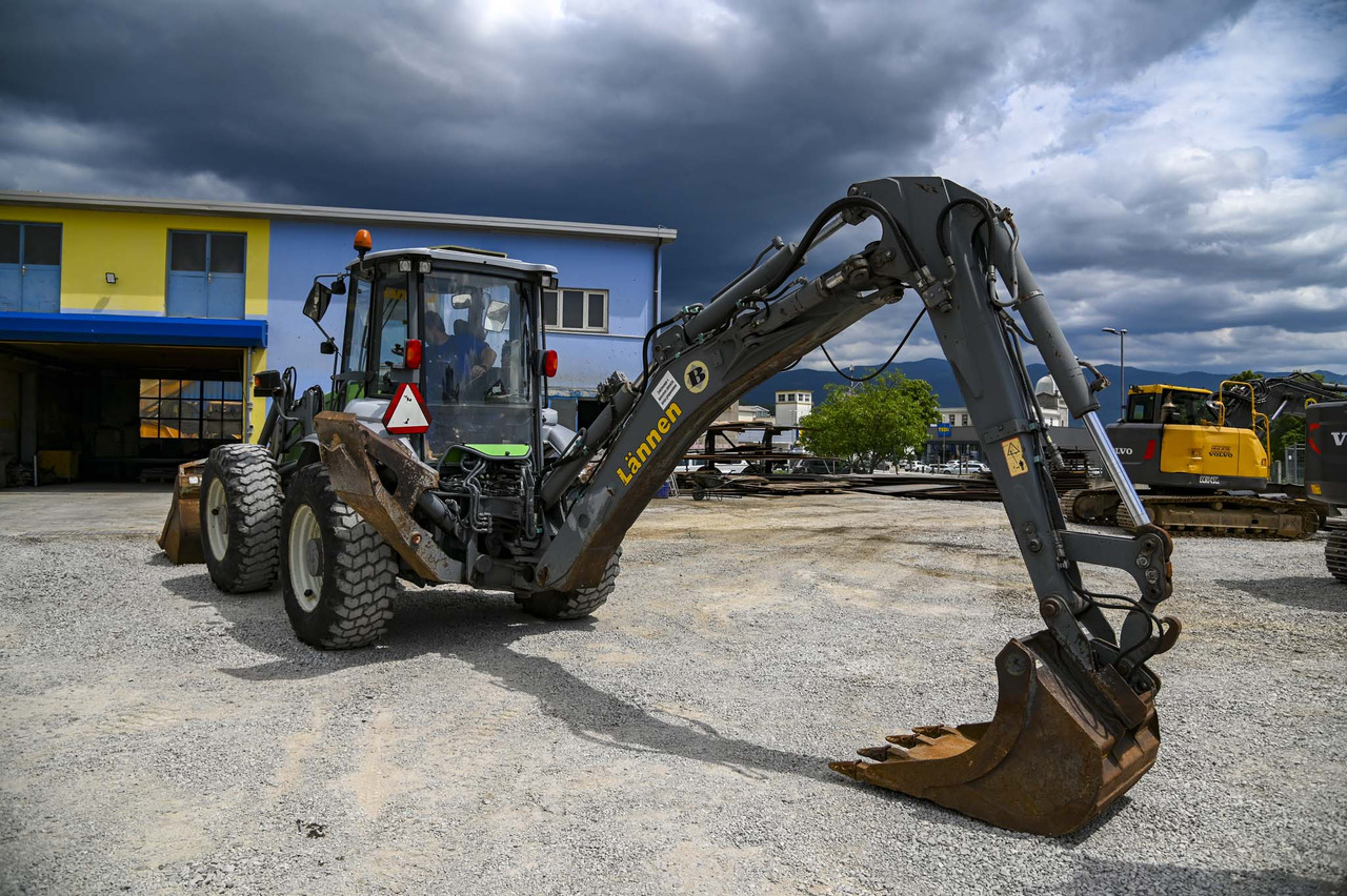 Lännen 8600E - Kotrórakodó: 5 kép. Lännen 8600E - Kotrórakodó: 5 kép.
