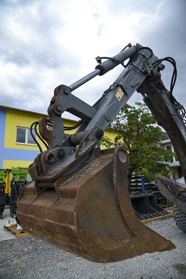 Lännen 8600E lízing Lännen 8600E: 44 kép.