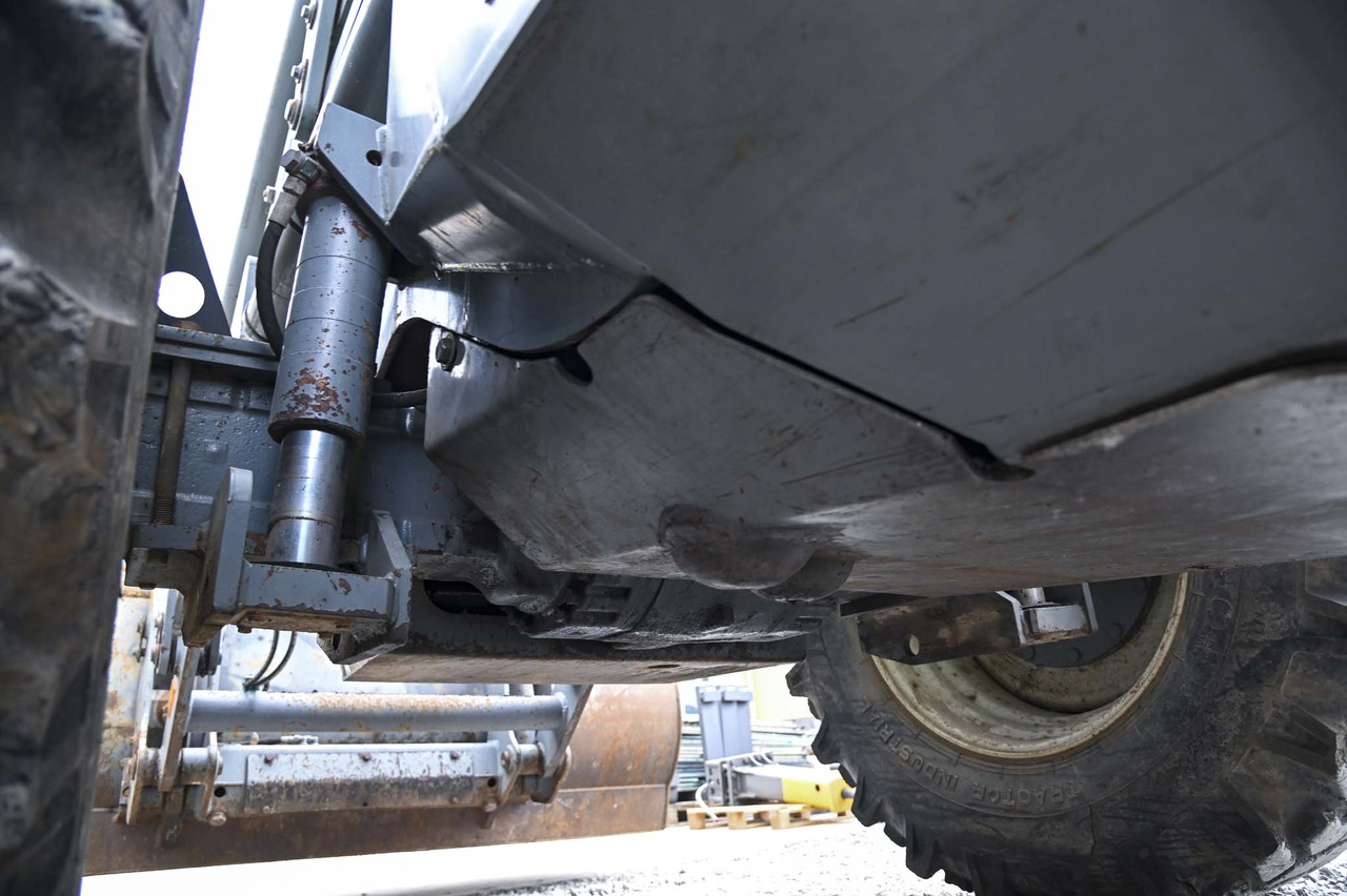 Lännen 8600E lízing Lännen 8600E: 34 kép.