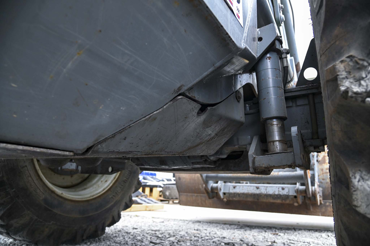 Lännen 8600E lízing Lännen 8600E: 36 kép.