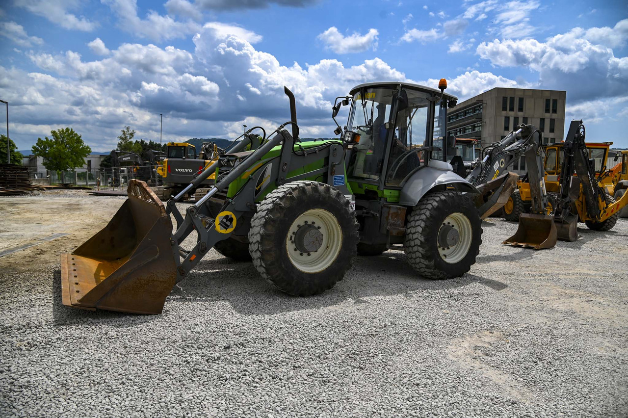 Lännen 8600E - Kotrórakodó: 2 kép. Lännen 8600E - Kotrórakodó: 2 kép.