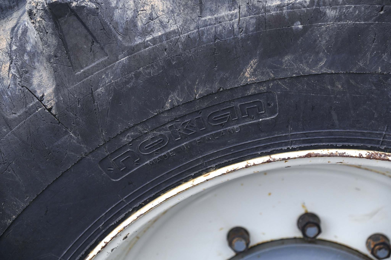 Lännen 8600E lízing Lännen 8600E: 28 kép.