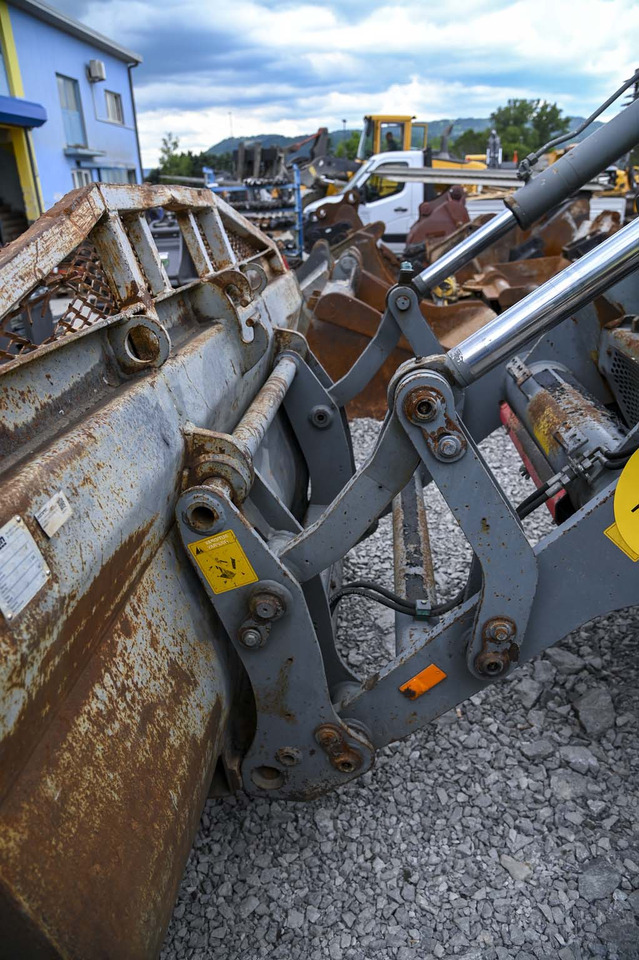 Lännen 8600E lízing Lännen 8600E: 15 kép.