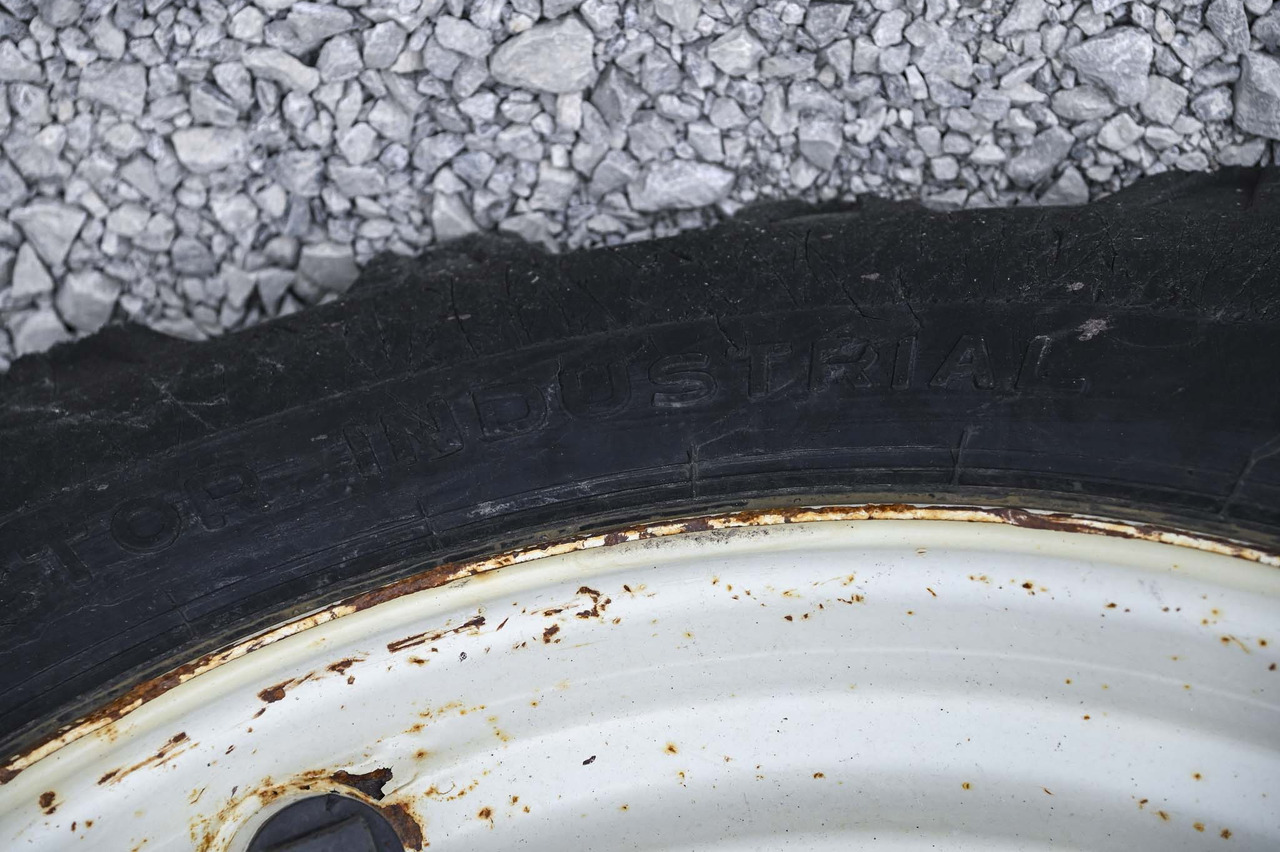 Lännen 8600E lízing Lännen 8600E: 32 kép.