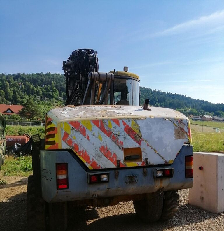 Mecalac 14 MXT - Gumikerekes kotró: 2 kép. Mecalac 14 MXT - Gumikerekes kotró: 2 kép.