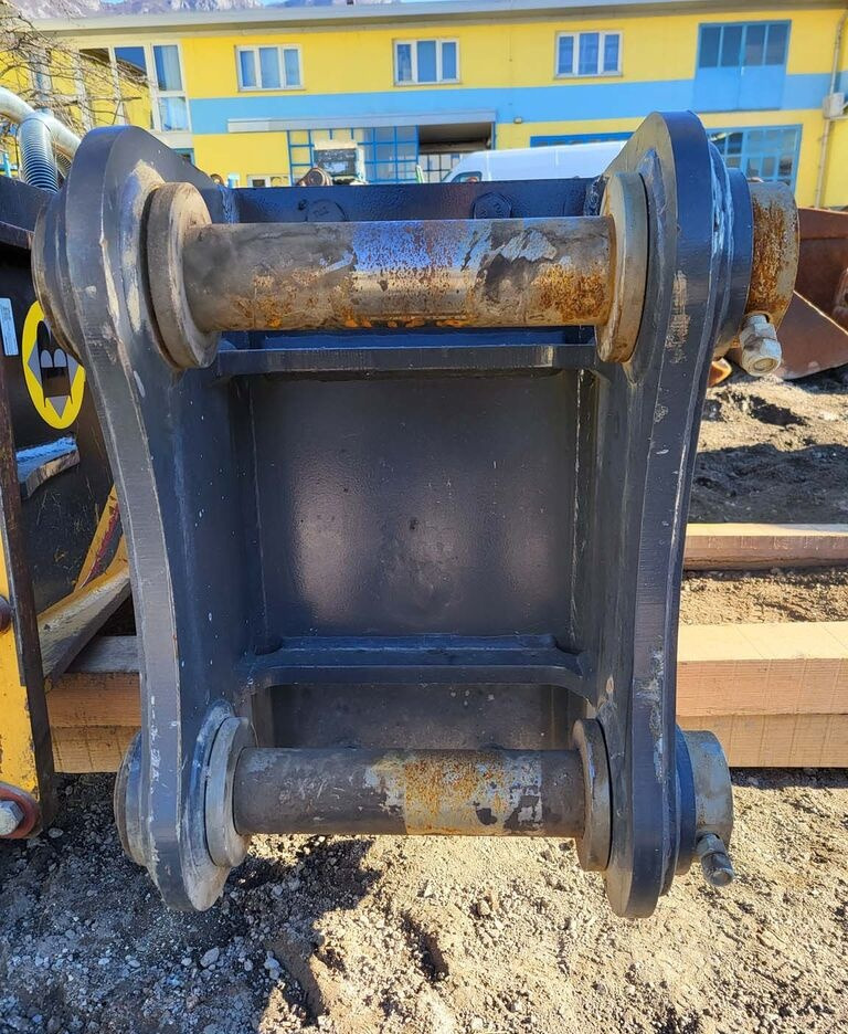 New BAT 220F - Hidraulikus törőfej: 2 kép. New BAT 220F - Hidraulikus törőfej: 2 kép.