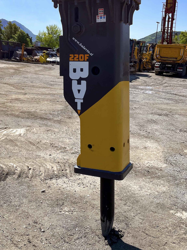 New BAT 220F - Hidraulikus törőfej: 3 kép. New BAT 220F - Hidraulikus törőfej: 3 kép.