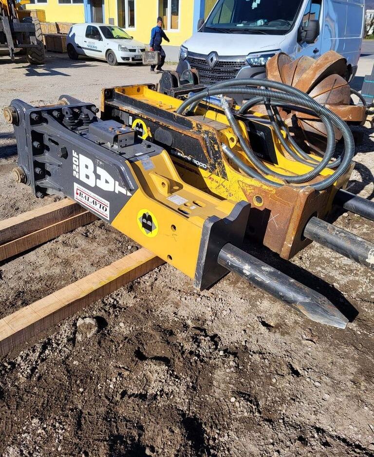 New BAT 220F - Hidraulikus törőfej: 1 kép. New BAT 220F - Hidraulikus törőfej: 1 kép.