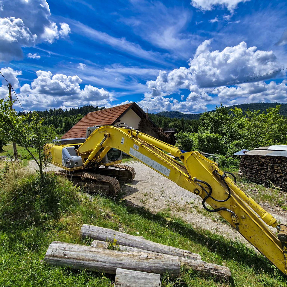 New Holland Kobelco E215 - Lánctalpas kotró: 3 kép. New Holland Kobelco E215 - Lánctalpas kotró: 3 kép.