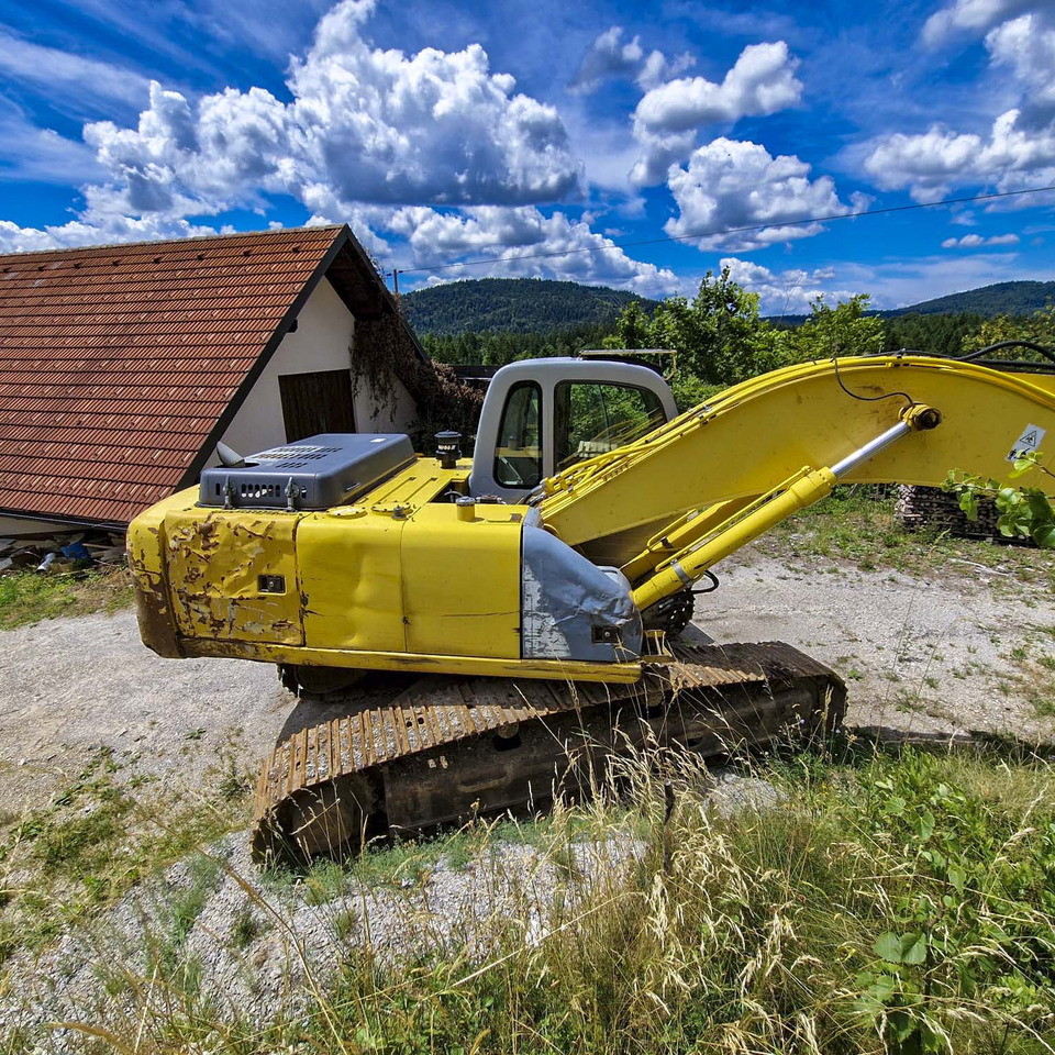 New Holland Kobelco E215 - Lánctalpas kotró: 4 kép. New Holland Kobelco E215 - Lánctalpas kotró: 4 kép.