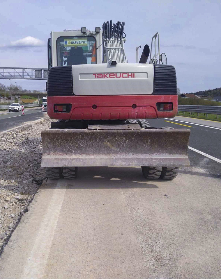 Takeuchi TB1160W - Gumikerekes kotró: 5 kép. Takeuchi TB1160W - Gumikerekes kotró: 5 kép.