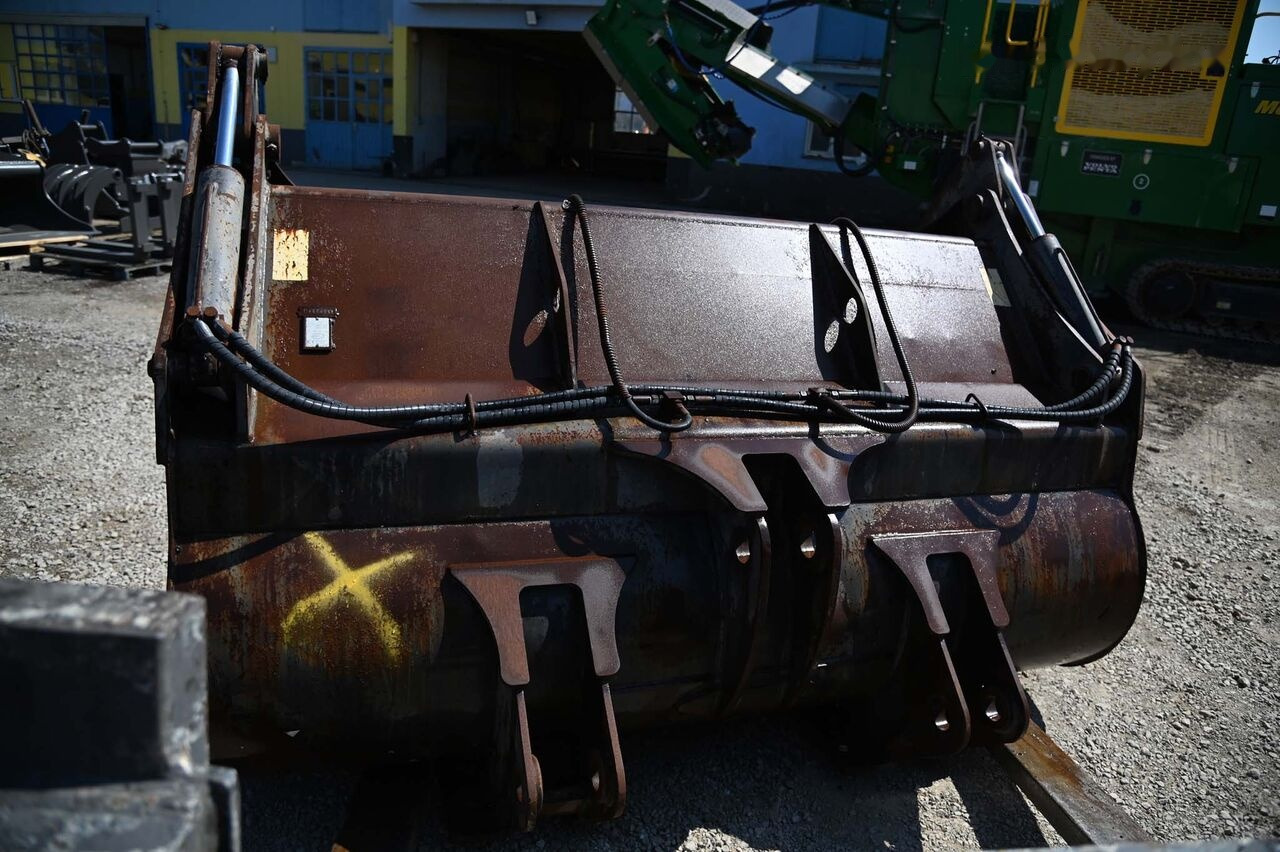 Trevi Benne loader bucket 2500 mm - Rakodókanál: 5 kép. Trevi Benne loader bucket 2500 mm - Rakodókanál: 5 kép.