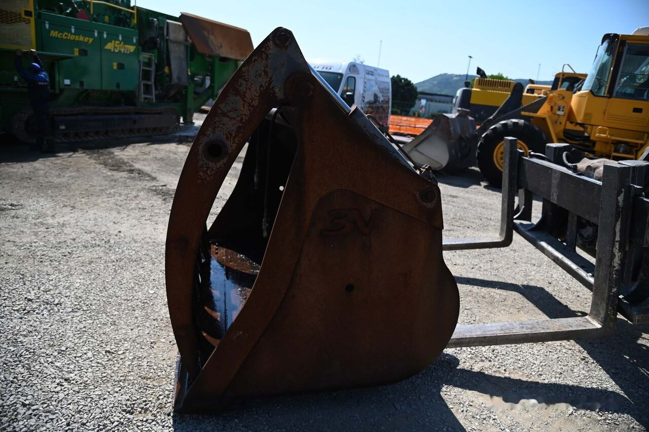 Trevi Benne loader bucket 2500 mm - Rakodókanál: 3 kép. Trevi Benne loader bucket 2500 mm - Rakodókanál: 3 kép.