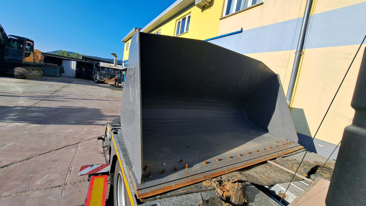 VOLVO 2500 mm for 12-15 ton wheel loaders - Rakodókanál: 1 kép. VOLVO 2500 mm for 12-15 ton wheel loaders - Rakodókanál: 1 kép.