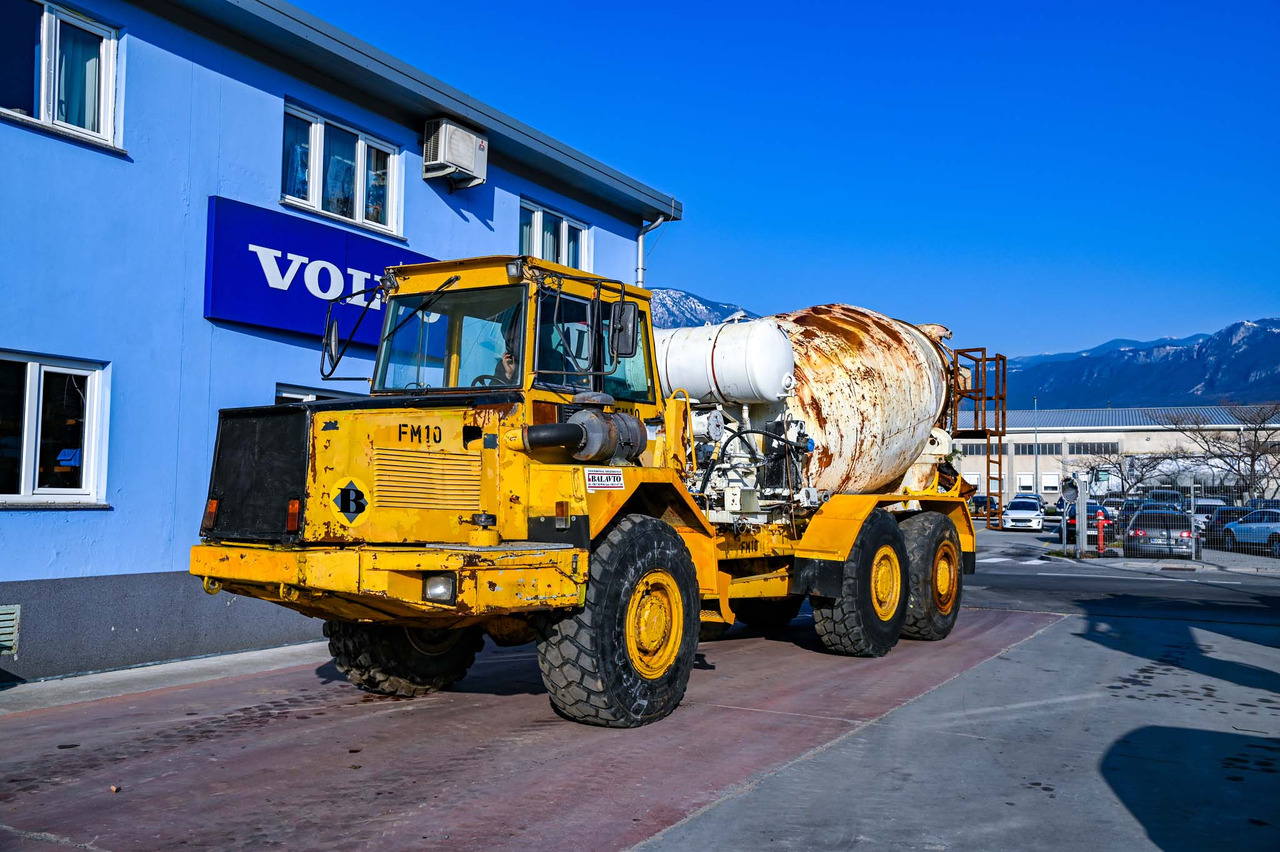 VOLVO A25C 6X6 - Betonmixer: 2 kép. VOLVO A25C 6X6 - Betonmixer: 2 kép.