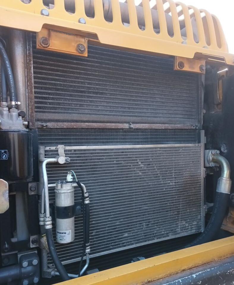 VOLVO EC210BNL - Lánctalpas kotró: 5 kép. VOLVO EC210BNL - Lánctalpas kotró: 5 kép.