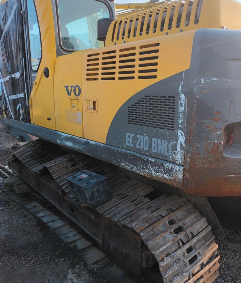 VOLVO EC210BNL - Lánctalpas kotró: 4 kép. VOLVO EC210BNL - Lánctalpas kotró: 4 kép.
