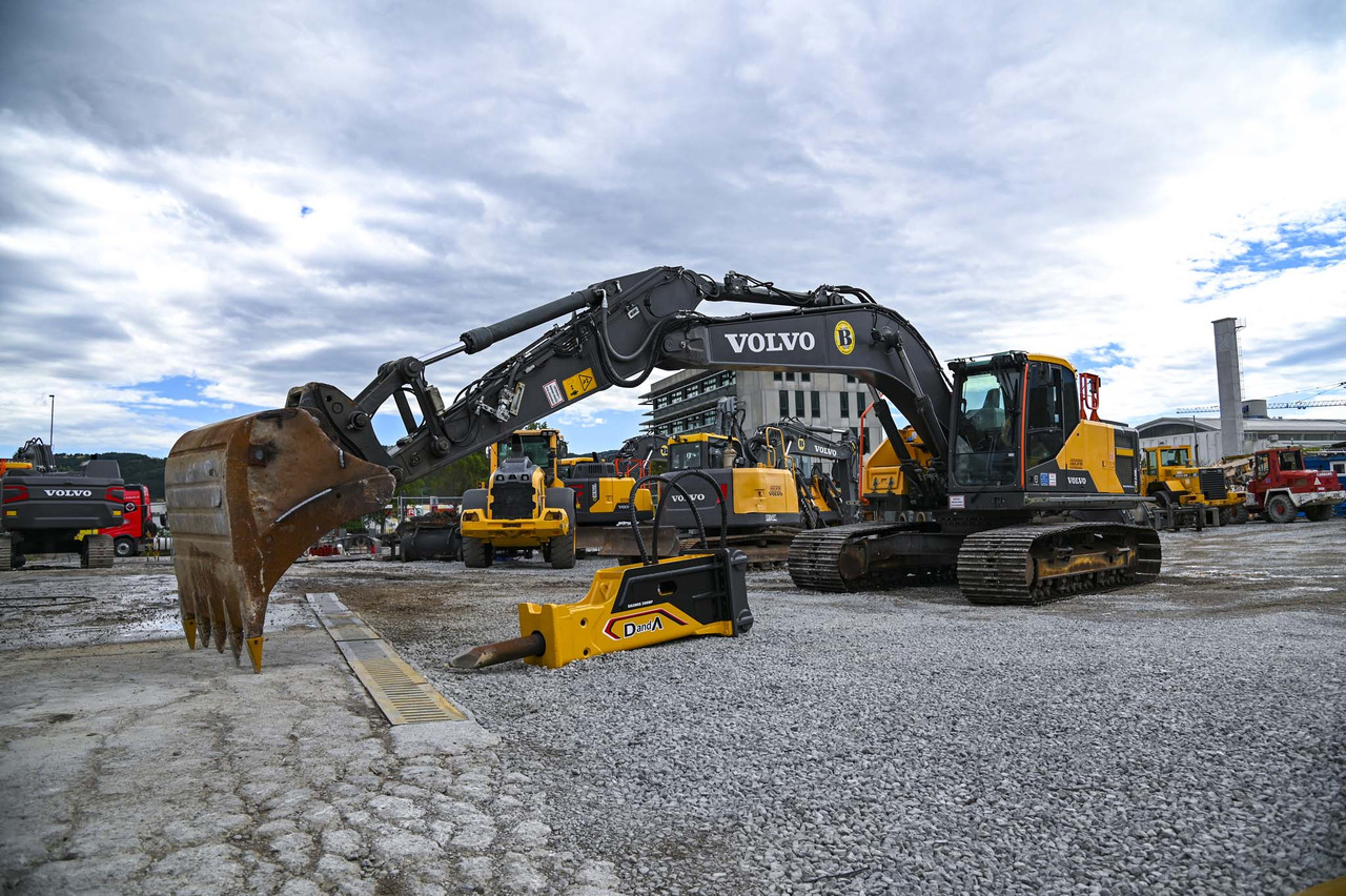 VOLVO EC220EL - Lánctalpas kotró: 1 kép. VOLVO EC220EL - Lánctalpas kotró: 1 kép.
