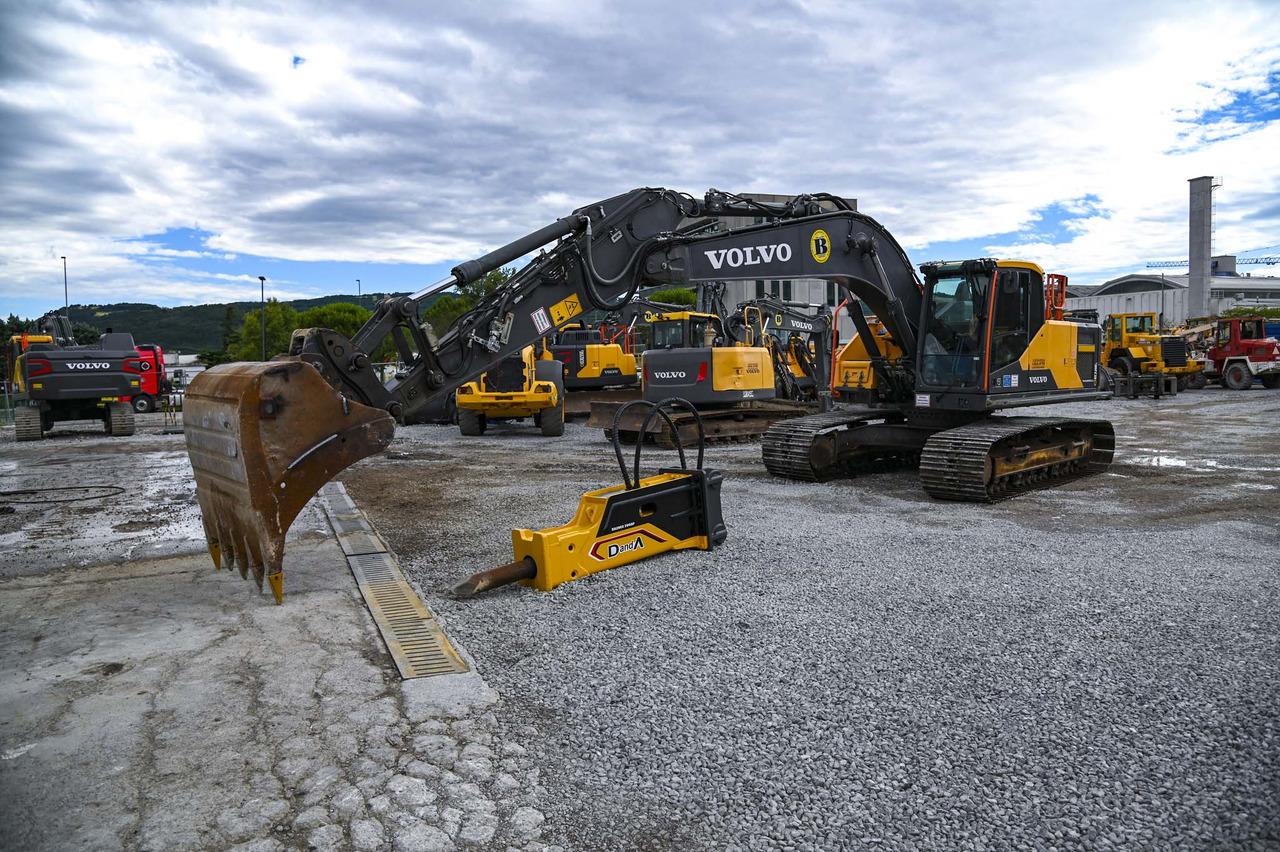 VOLVO EC220EL - Lánctalpas kotró: 2 kép. VOLVO EC220EL - Lánctalpas kotró: 2 kép.