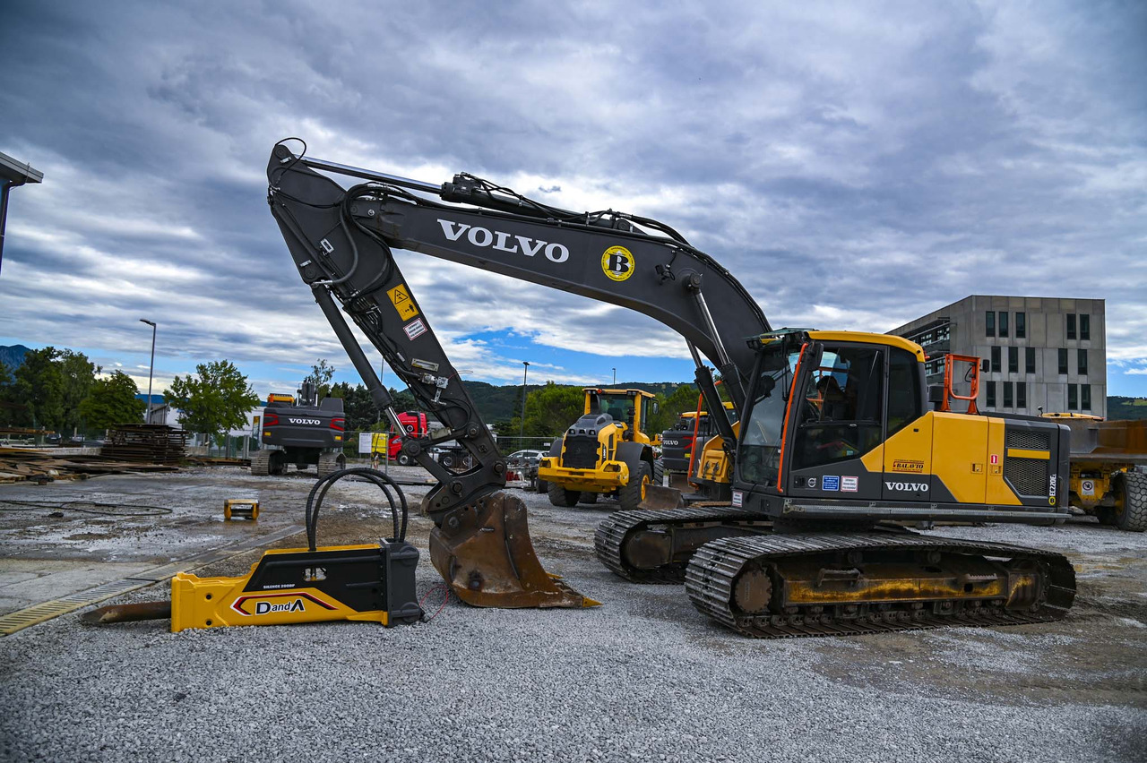 VOLVO EC220EL - Lánctalpas kotró: 5 kép. VOLVO EC220EL - Lánctalpas kotró: 5 kép.